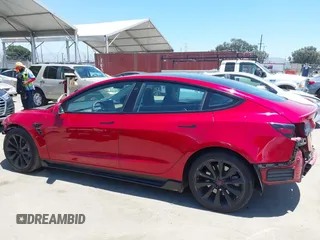 2023 Tesla Model 3 z VIN 5YJ3E1EA4PF454981, wystawiony jako IAAI lot #42704135 z przebiegiem 93 008 mil mil oraz . Historia ofert i sprzedaży dostępna na DreamBid. Obrazek 15.