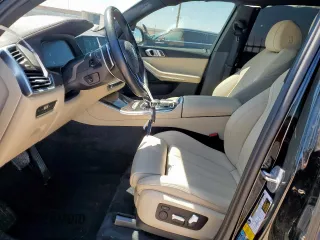 2021 BMW X5 sDrive40i with VIN 5UXCR4C09M9G23111, listed as a Copart auction lot 60509475 with 34,230 mi miles and Salvage title. Bid and sale history available at DreamBid. Image 7.