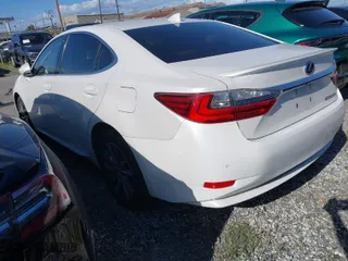 2016 Lexus ES 300h Hybrid with VIN JTHBW1GG0G2101603, listed as a IAAI auction lot 41677725 with 148,182 mi miles. Bid and sale history available at carsss.com. Image 3.