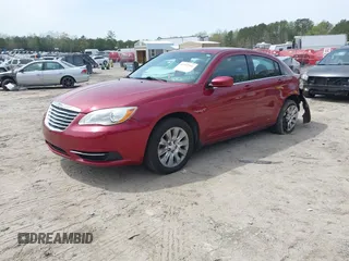 2014 Chrysler 200 LX z VIN 1C3CCBAB1EN209312, wystawiony jako IAAI lot #41932302 z przebiegiem 143 335 mil mil oraz . Historia ofert i sprzedaży dostępna na DreamBid. Obrazek 17.