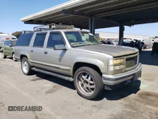 1999 GMC Suburban with VIN 3GKFK16R2XG530190, listed as a Copart auction lot 68385684 with 131,021 mi miles and Salvage Title. Bid and sale history available at carsss.com. Image 4.