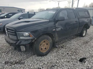 2014 Ram 1500 Sport z VIN 1C6RR7HT8ES149795, wystawiony jako Copart lot #46844165 z przebiegiem Nie podano mil oraz Czysty tytuł • Clean title. Historia ofert i sprzedaży dostępna na DreamBid. Obrazek 1.