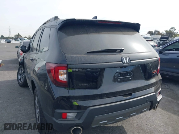 2023 Honda Passport TrailSport with VIN 5FNYF8H63PB033062, listed as a IAAI auction lot 41399396 with 17,829 mi miles and . Bid and sale history available at carsss.com. Image 3.