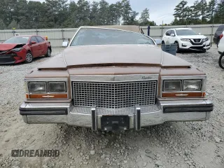 1988 Cadillac Brougham z VIN 1G6DW51Y5J9727006, wystawiony jako Copart lot #70573614 z przebiegiem 34 628 mil mil oraz Szkody całkowita. Historia ofert i sprzedaży dostępna na DreamBid. Obrazek 5.