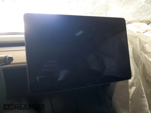 2021 Tesla Model 3 Standard Range Plus z VIN 5YJ3E1EA7MF986964, wystawiony jako Copart lot #55119995 z przebiegiem Nie podano mil oraz Szkody całkowita. Historia ofert i sprzedaży dostępna na DreamBid. Obrazek 9.