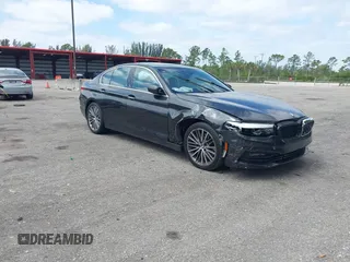 2018 BMW 5 Series 530i z VIN WBAJA5C59JWA39772, wystawiony jako IAAI lot #42097648 z przebiegiem Nie podano mil oraz . Historia ofert i sprzedaży dostępna na DreamBid. Obrazek 1.