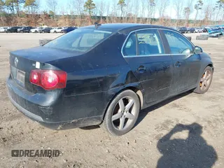 2008 Volkswagen Jetta SE z VIN 3VWRZ71K48M014558, wystawiony jako IAAI lot #41685615 z przebiegiem Nie podano mil oraz . Historia ofert i sprzedaży dostępna na DreamBid. Obrazek 4.