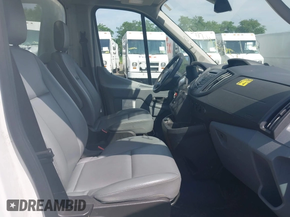 2019 Ford Transit z VIN 1FDBF8ZM9KKA83958, wystawiony jako IAAI lot #42621460 z przebiegiem 134 704 mil mil oraz . Historia ofert i sprzedaży dostępna na DreamBid. Obrazek 5.