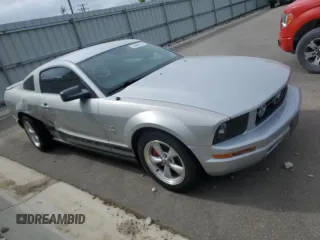 2007 Ford Mustang Deluxe z VIN 1ZVFT80N275364703, wystawiony jako Copart lot #56668525 z przebiegiem 183 132 mil mil oraz Czysty tytuł • Clean title. Historia ofert i sprzedaży dostępna na DreamBid. Obrazek 4.