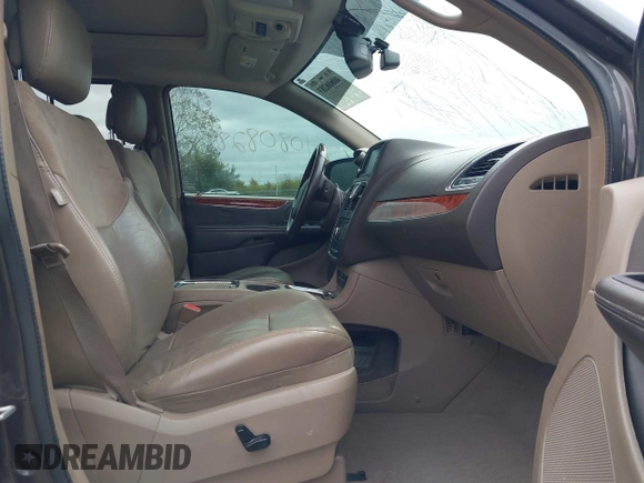 2016 Chrysler Town & Country Limited Platinum with VIN 2C4RC1GG8GR120023, listed as a IAAI auction lot 40808283 with 162,560 mi miles. Bid and sale history available at carsss.com. Image 5.