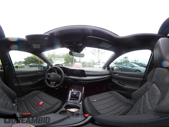 2024 Volkswagen Golf z VIN WVWFB7CD0RW141589, wystawiony jako IAAI lot #41407136 z przebiegiem 3 532 mil mil oraz . Historia ofert i sprzedaży dostępna na DreamBid. Obrazek 18.