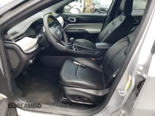 2025 Jeep Compass Limited z VIN 3C4NJDCN5ST525403, wystawiony jako Copart lot #64829565 z przebiegiem 7 790 mil mil oraz Czysty tytuł • Clean title. Historia ofert i sprzedaży dostępna na DreamBid. Obrazek 7.