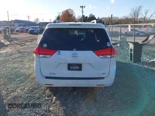 2013 Toyota Sienna XLE AAS z VIN 5TDYK3DC4DS305068, wystawiony jako IAAI lot #40909667 z przebiegiem 227 746 mil mil oraz . Historia ofert i sprzedaży dostępna na DreamBid. Obrazek 16.