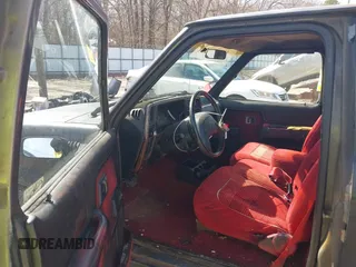 1992 Ford Ranger XLT z VIN 1FTCR10X3NUA73868, wystawiony jako IAAI lot #41836220 z przebiegiem 97 165 mil mil oraz . Historia ofert i sprzedaży dostępna na DreamBid. Obrazek 5.