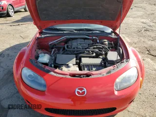 2006 Mazda MX-5 Miata Touring z VIN JM1NC25F360110572, wystawiony jako Copart lot #50555765 z przebiegiem 166 785 mil mil oraz Czysty tytuł • Clean title. Historia ofert i sprzedaży dostępna na DreamBid. Obrazek 11.