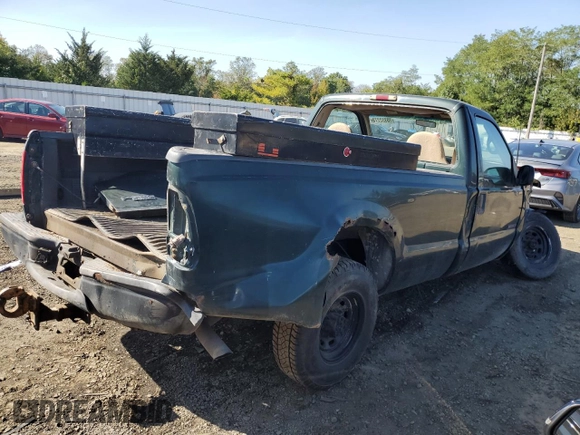 2001 Ford Super Duty F-250 XL with VIN 1FTNF20F81EC82381, listed as a Copart auction lot 70332273 with 365,218 mi miles and Salvage Title. Bid and sale history available at carsss.com. Image 3.