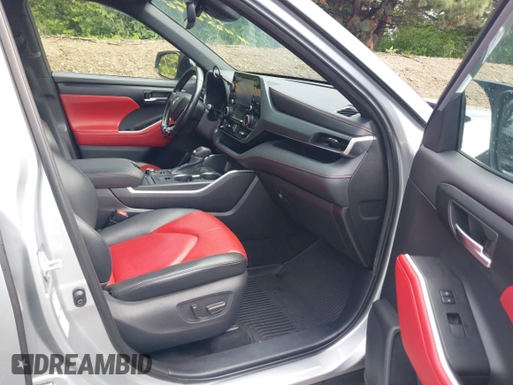 2021 Toyota Highlander XSE with VIN 5TDLZRBH0MS060597, listed as a IAAI auction lot 42261386 with 126,086 mi miles and . Bid and sale history available at DreamBid. Image 5.