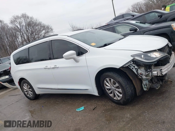 2017 Chrysler Pacifica Touring L with VIN 2C4RC1BG4HR583463, listed as a IAAI auction lot 41487599 with 180,459 mi miles and . Bid and sale history available at DreamBid. Image 14.