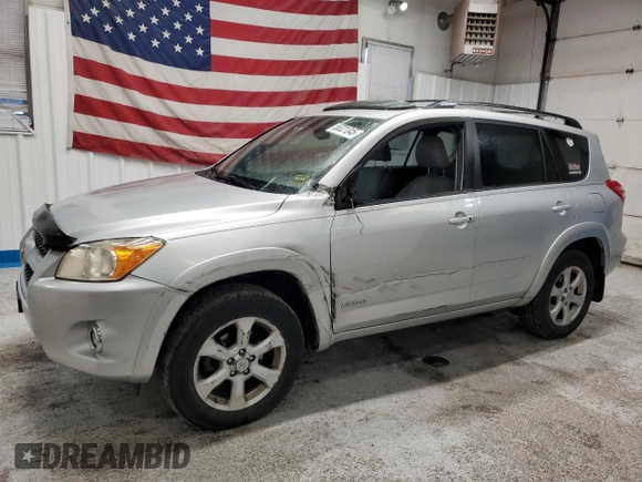 2010 Toyota RAV4 Limited z VIN JTMYK4DV2AD003504, wystawiony jako Copart lot #56321345 z przebiegiem 192 731 mil mil oraz Szkoda całkowita • Salvage title. Historia ofert i sprzedaży dostępna na DreamBid. Obrazek 1.