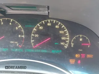 2000 Cadillac DeVille z VIN 1G6KF5493YU264303, wystawiony jako IAAI lot #42394798 z przebiegiem 182 525 mil mil oraz . Historia ofert i sprzedaży dostępna na DreamBid. Obrazek 7.