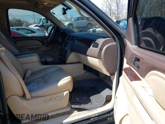 2011 GMC Yukon XL Denali with VIN 1GKS2MEF9BR175678, listed as a IAAI auction lot 41878478 with 226,715 mi miles. Bid and sale history available at carsss.com. Image 5.
