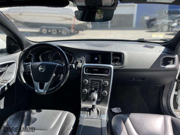 2015 Volvo S60 T6 Drive-E Platinum with VIN YV149MFM1F2337521, listed as a Copart auction lot 54000355 with 124,971 mi miles and Clean Title. Bid and sale history available at carsss.com. Image 9.
