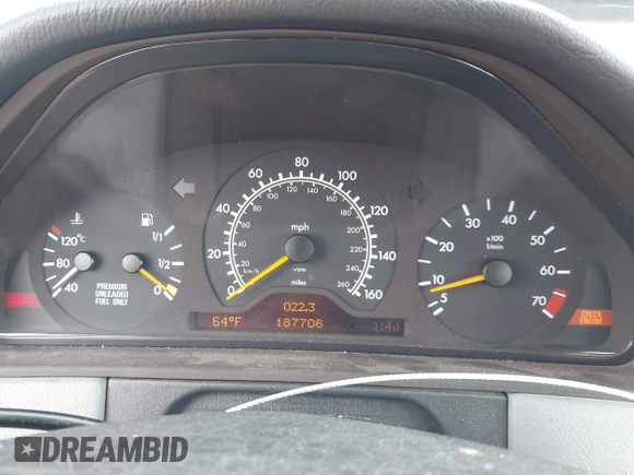 1996 Mercedes-Benz E-Class with VIN WDBJF55F7TJ022572, listed as a IAAI auction lot 41936649 with 187,706 mi miles. Bid and sale history available at carsss.com. Image 7.