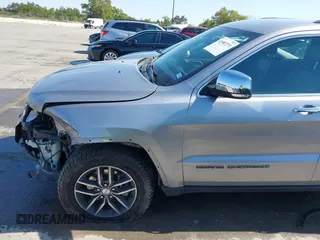 2018 Jeep Grand Cherokee Limited z VIN 1C4RJEBG5JC514356, wystawiony jako IAAI lot #41987271 z przebiegiem 110 521 mil mil oraz . Historia ofert i sprzedaży dostępna na DreamBid. Obrazek 18.