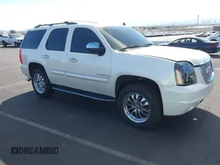 2008 GMC Yukon SLT w/4SB with VIN 1GKFC13JX8R175248, listed as a IAAI auction lot 41913083 with 193,272 mi miles. Bid and sale history available at carsss.com. Image 1.