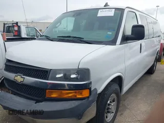 2019 Chevrolet Express Passenger LT z VIN 1GAZGPFG3K1364936, wystawiony jako IAAI lot #42137561 z przebiegiem 33 624 mil mil oraz . Historia ofert i sprzedaży dostępna na DreamBid. Obrazek 17.