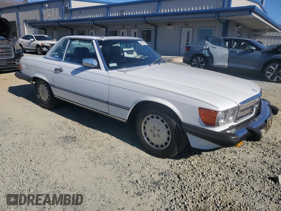 1988 Mercedes-Benz 560 SL z VIN WDBBA48D1JA078995, wystawiony jako Copart lot #89274725 z przebiegiem 119 355 mil mil oraz Szkoda całkowita • Salvage title. Historia ofert i sprzedaży dostępna na DreamBid. Obrazek 4.