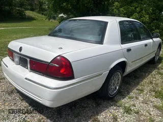 2000 Mercury Grand Marquis GS z VIN 2MEFM74W2YX675365, wystawiony jako Copart lot #58024375 z przebiegiem 35 499 mil mil oraz Czysty tytuł • Clean title. Historia ofert i sprzedaży dostępna na DreamBid. Obrazek 4.