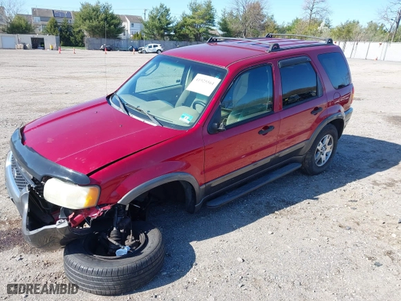 2004 Ford Escape XLT with VIN 1FMCU931X4KB19738, listed as a IAAI auction lot 41925561 with 220,674 mi miles. Bid and sale history available at carsss.com. Image 2.