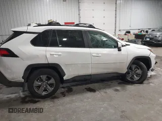 2024 Toyota RAV4 XLE with VIN 2T3P1RFV9RW488635, listed as a IAAI auction lot 41719200 with 6,175 mi miles. Bid and sale history available at carsss.com. Image 6.