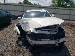 2017 Mercedes-Benz E 300 Luxury with VIN WDDZF4KB5HA017528, listed as a Copart auction lot 61452885 with 48,301 mi miles and Salvage title. Bid and sale history available at DreamBid. Image 5.