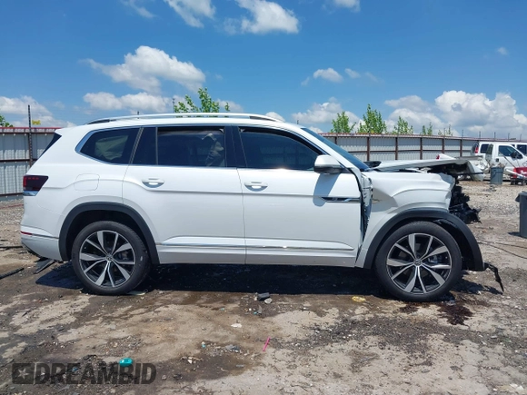 2024 Volkswagen Atlas SEL Premium R-Line with VIN 1V2FR2CAXRC582084, listed as a IAAI auction lot 42228600 with 20,389 mi miles and . Bid and sale history available at DreamBid. Image 14.