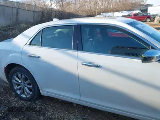 2018 Chrysler 300 Limited with VIN 2C3CCAKG1JH296670, listed as a IAAI auction lot 41691911 with 121,508 mi miles. Bid and sale history available at carsss.com. Image 13.