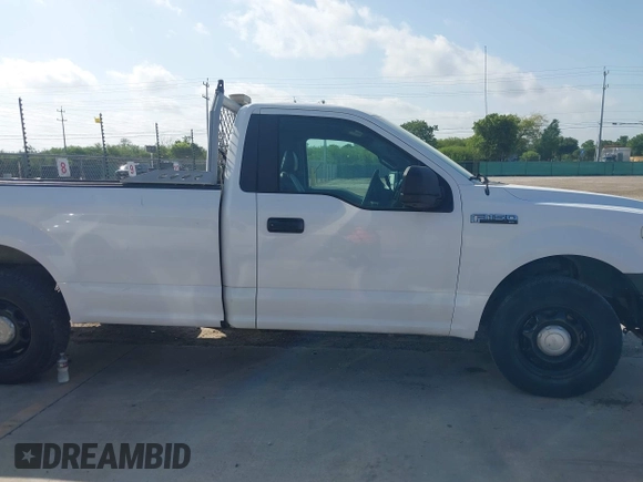 2018 Ford F-150 XL z VIN 1FTMF1CB3JKE60746, wystawiony jako IAAI lot #42759319 z przebiegiem 28 089 mil mil oraz . Historia ofert i sprzedaży dostępna na DreamBid. Obrazek 13.