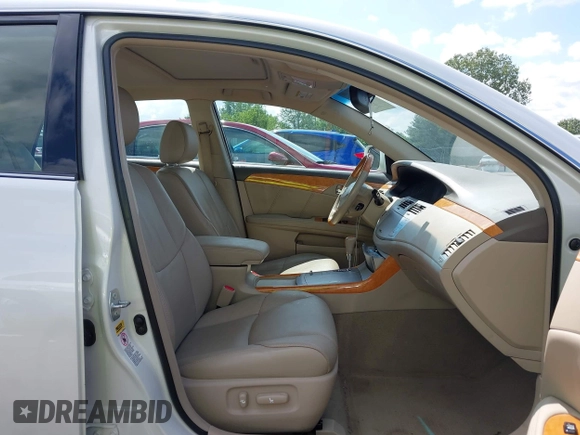 2007 Toyota Avalon XL z VIN 4T1BK36B07U187140, wystawiony jako IAAI lot #42333928 z przebiegiem 119 924 mil mil oraz . Historia ofert i sprzedaży dostępna na DreamBid. Obrazek 5.