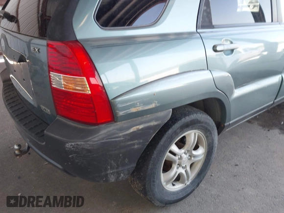 2005 Kia Sportage LX with VIN KNDJF723957065883, listed as a IAAI auction lot 42087320 with 212,726 mi miles and . Bid and sale history available at carsss.com. Image 6.