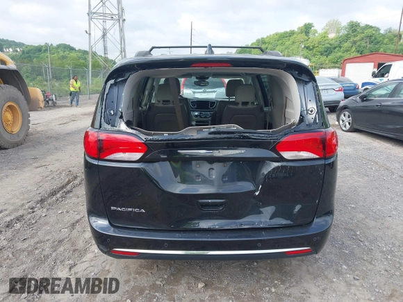 2017 Chrysler Pacifica Touring L z VIN 2C4RC1BG4HR534733, wystawiony jako IAAI lot #42286142 z przebiegiem 85 471 mil mil oraz . Historia ofert i sprzedaży dostępna na DreamBid. Obrazek 16.