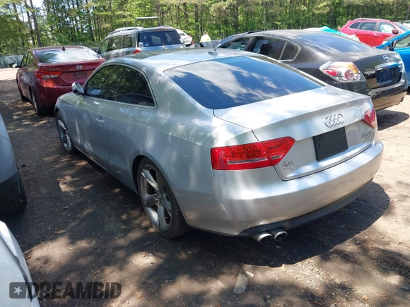 2012 Audi A5 Premium Plus z VIN WAULFAFR7CA027599, wystawiony jako IAAI lot #42201693 z przebiegiem 126 866 mil mil oraz . Historia ofert i sprzedaży dostępna na DreamBid. Obrazek 3.