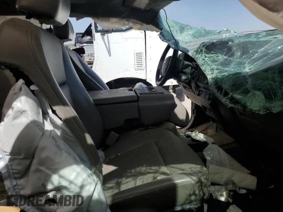 2019 Ford F-250 XL z VIN 1FT7X2A61KED13539, wystawiony jako Copart lot #48732535 z przebiegiem Nie podano mil oraz Szkoda całkowita • Salvage title. Historia ofert i sprzedaży dostępna na DreamBid. Obrazek 5.