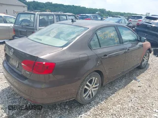 2012 Volkswagen Jetta TDI z VIN 3VWLL7AJ3CM349740, wystawiony jako IAAI lot #42576459 z przebiegiem 135 444 mil mil oraz . Historia ofert i sprzedaży dostępna na DreamBid. Obrazek 4.