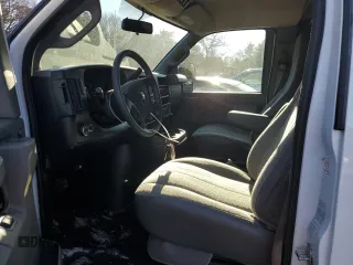 2023 Chevrolet Express Passenger LS z VIN 1GAZGNFP7P1234198, wystawiony jako Copart lot #85733764 z przebiegiem 18 464 mil mil oraz Nie do naprawy • Non repairable. Historia ofert i sprzedaży dostępna na DreamBid. Obrazek 7.