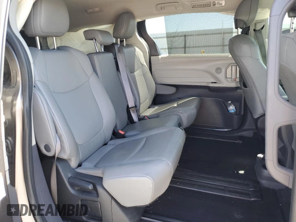 2022 Toyota Sienna XLE with VIN 5TDYRKEC3NS125652, listed as a Copart auction lot 49455045 with 67,628 mi miles and Salvage Title. Bid and sale history available at carsss.com. Image 11.