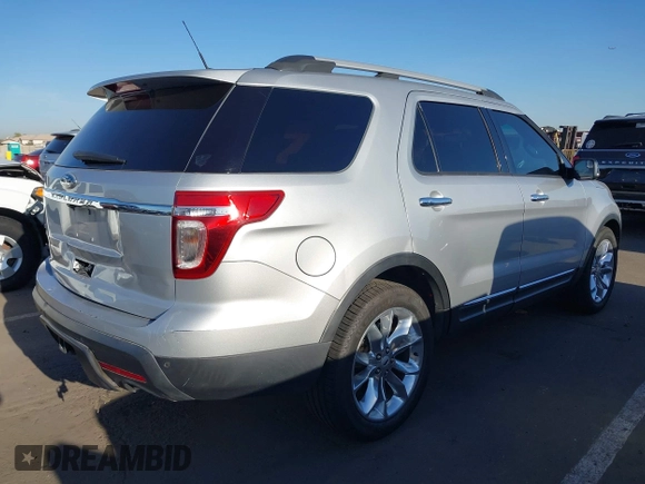 2015 Ford Explorer XLT with VIN 1FM5K7D81FGA27678, listed as a IAAI auction lot 41856729 with 170,635 mi miles and . Bid and sale history available at carsss.com. Image 4.