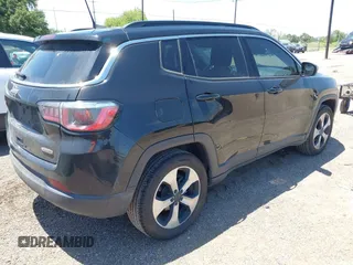 2018 Jeep Compass Altitude z VIN 3C4NJCBB0JT374678, wystawiony jako IAAI lot #42250357 z przebiegiem 56 439 mil mil oraz . Historia ofert i sprzedaży dostępna na DreamBid. Obrazek 4.
