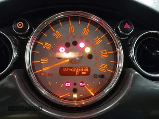 2006 MINI Hardtop S z VIN WMWRE33536TJ40341, wystawiony jako IAAI lot #42637418 z przebiegiem 93 338 mil mil oraz . Historia ofert i sprzedaży dostępna na DreamBid. Obrazek 7.