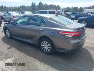 2019 Toyota Camry Hybrid LE z VIN 4T1B31HK0KU509265, wystawiony jako IAAI lot #42014204 z przebiegiem 136 560 mil mil oraz . Historia ofert i sprzedaży dostępna na DreamBid. Obrazek 3.